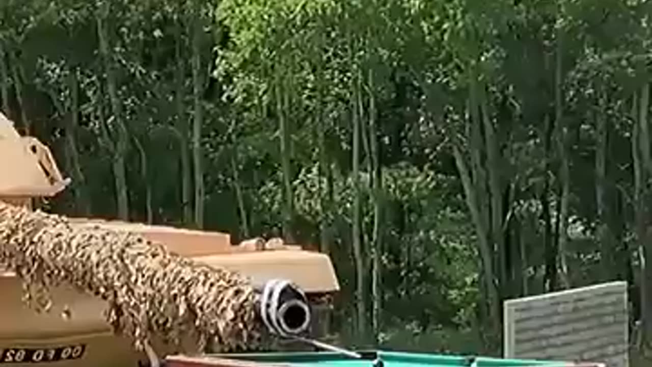😂 The Table is About to Take a Fall! | FunFM
