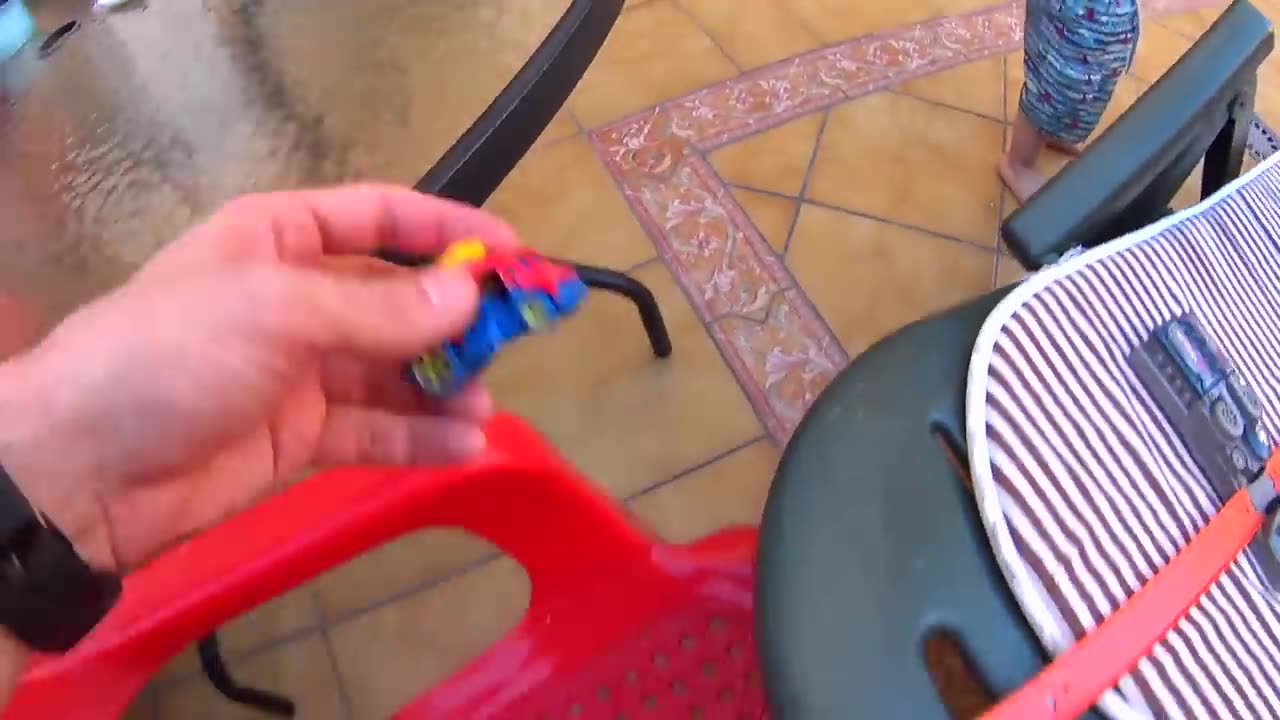 HOT WHEELS ON GELLI BAFF POOL!! Race Cars Hotwheels Gelli Baff Pool Racing Toy Car 🚙 🚗