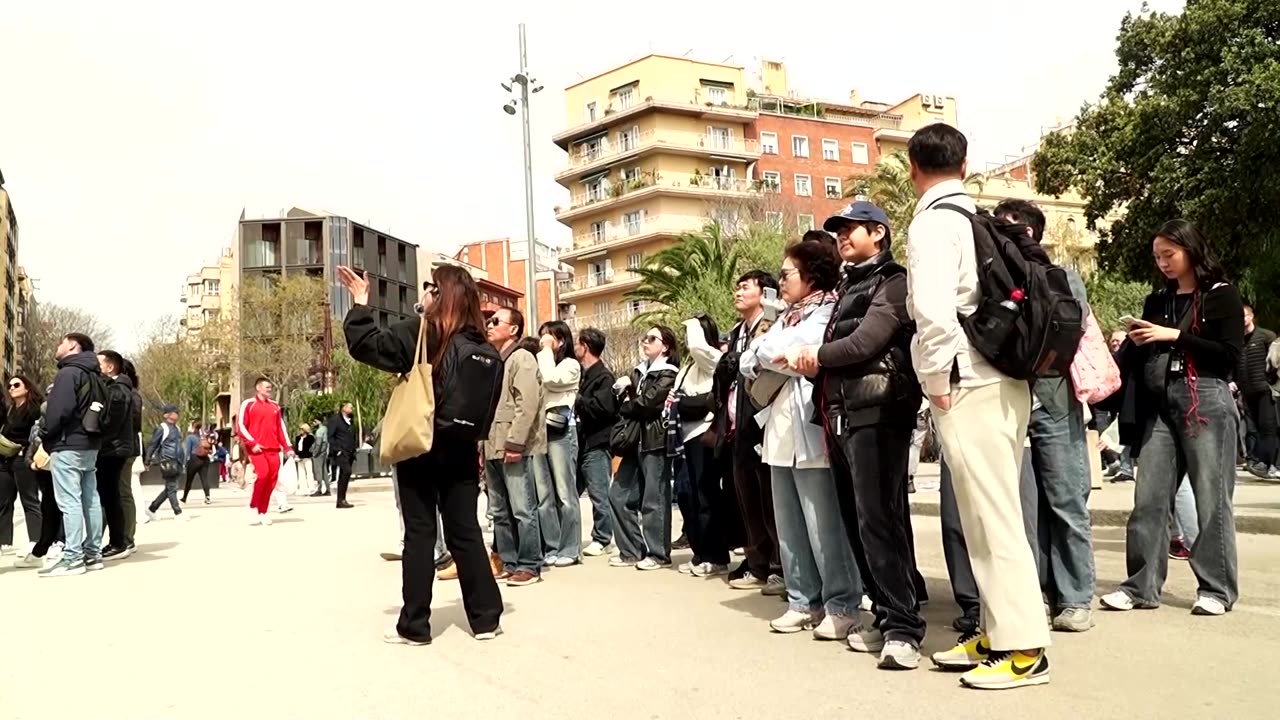 Graffiti ignites conversation over housing crisis in Barcelona