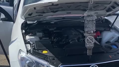 @eruptd_’s Holden Commodore SS V VF with our Custom LED Bonnet / Hood Holder Prop. 🚗💡