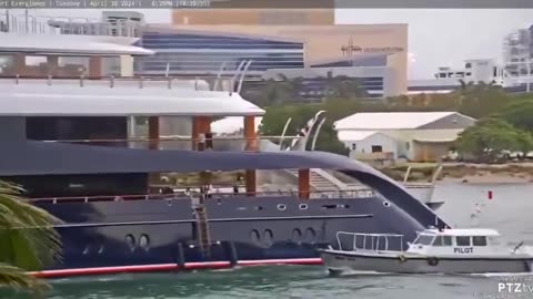 Mark Zuckerberg the owner of Threads pollutes with his mega yacht