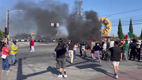 Anti-ICE rioters continue to gather around vehicle they had just set on fire