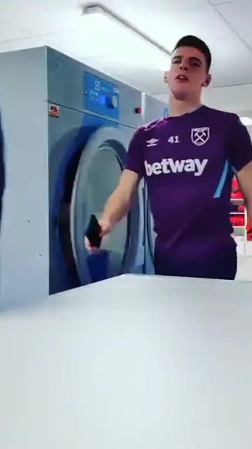 Jack Wilshere Pranks Declan Rice With a Jump Scare