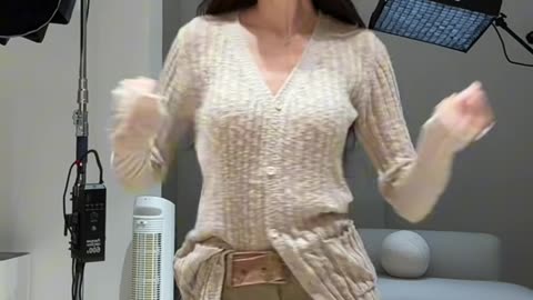 Daily Beauty EP 57 | Sultry White Mini Skirt Enthralling Urban Dance