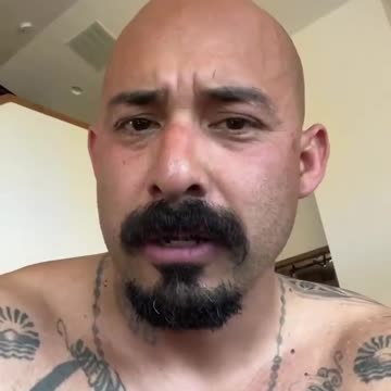 🚨 A Mexican American publicly criticizes the Los Angeles protesters for waving Mexican flags....