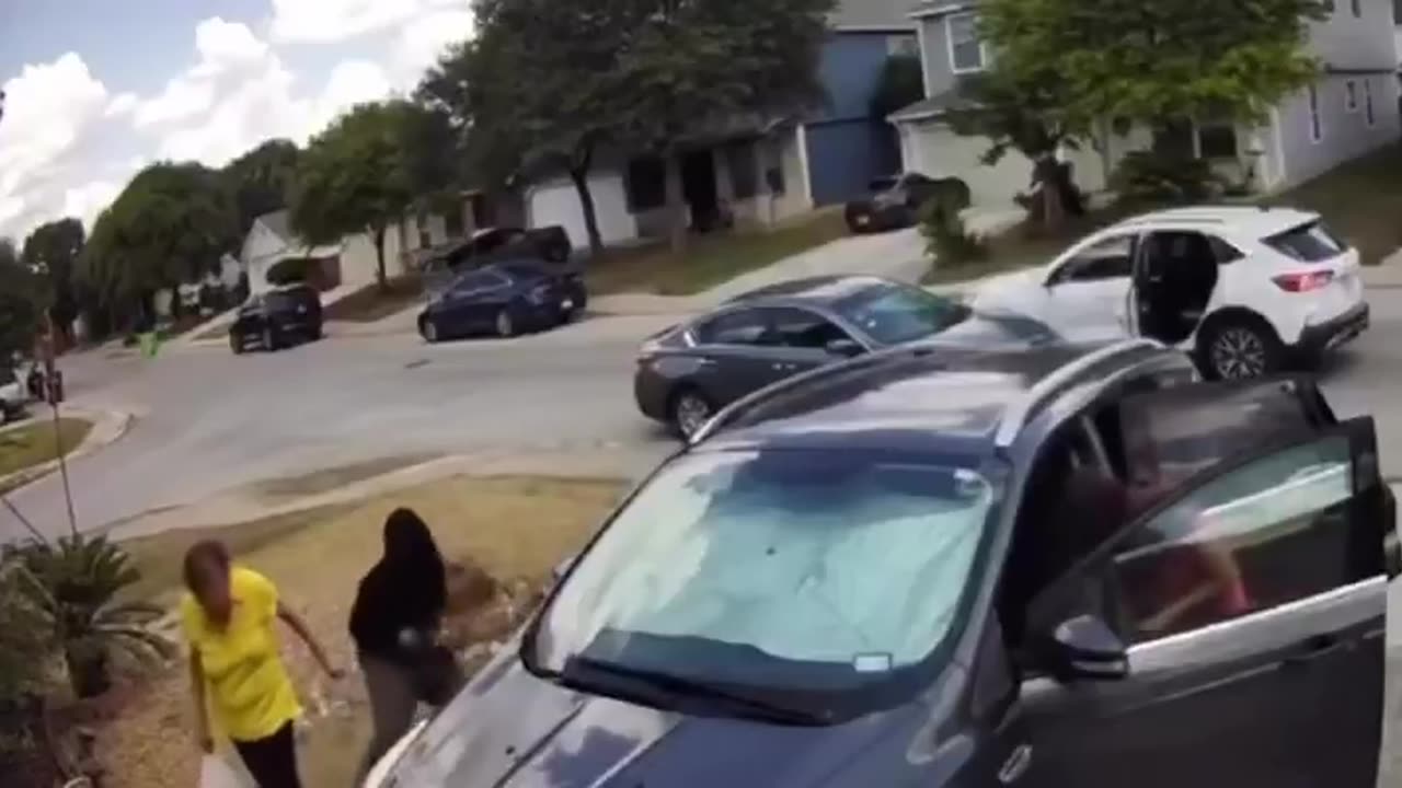 Blacks rob elderly woman