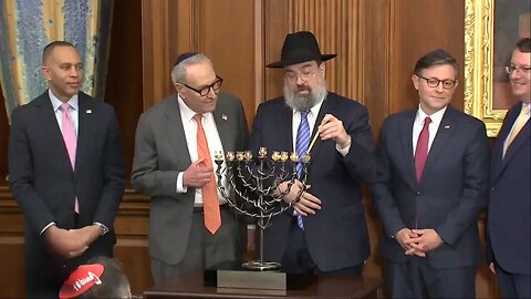 📹 No red or blue at the Menorah lighting in Congress