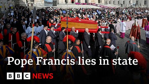 Mourners file past Pope Francis’s coffin as more than 20,000 gather at the Vatican | BBC New