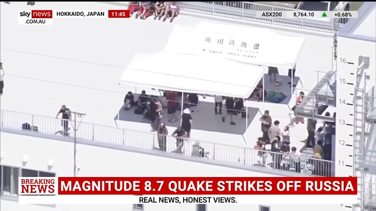 First tsunami waves hit Japan following powerful Russian earthquake