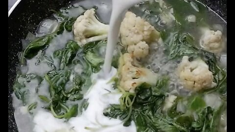 Creamy Green Soup – A Delicious Spinach & Cauliflower Blend