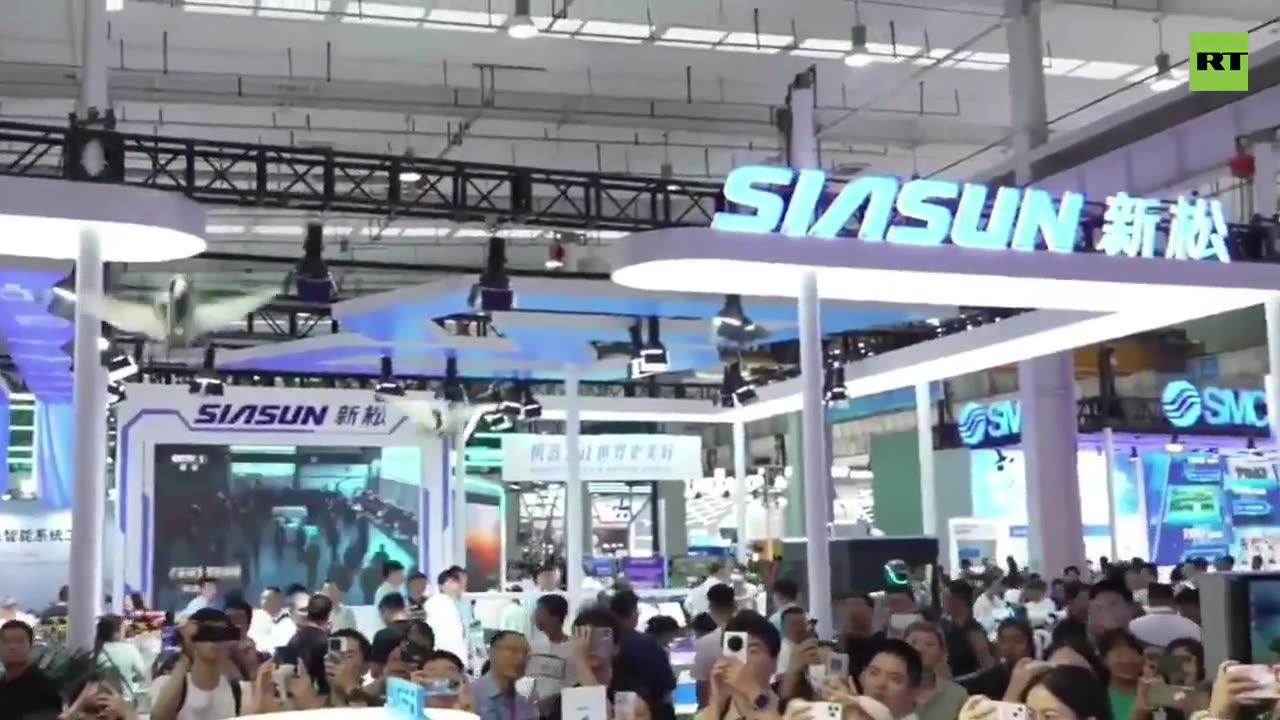 🤯✨ Discover the Bionic Bee Weighing 34g at China Robot Conference! | FeedMyCuriosity