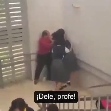 Two students assault an English teacher at a school in Panama