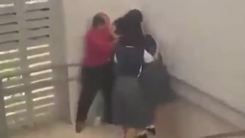 Two students assault an English teacher at a school in Panama