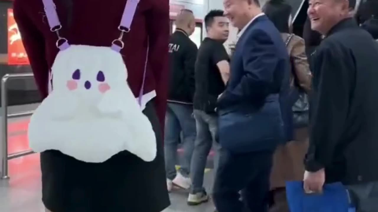 Stunningly Tall and Chic on the Subway 😊🚇