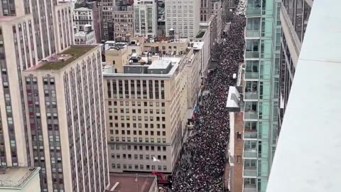 Thousands of people protest in various US cities against the policies of Trump and Musk.