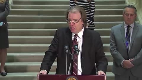 dr. James Lyons-Weiler bij PA medical freedom press conference op 20-10-2020