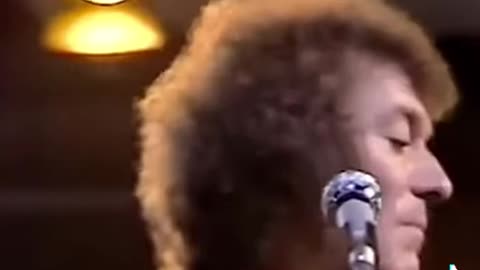 He Ain’t Heavy / He’s My Brother ~ The Hollies ( Live )