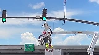 18-wheeler slams into electrical worker in Louisiana intersection!