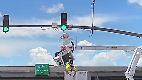 18-wheeler slams into electrical worker in Louisiana intersection!