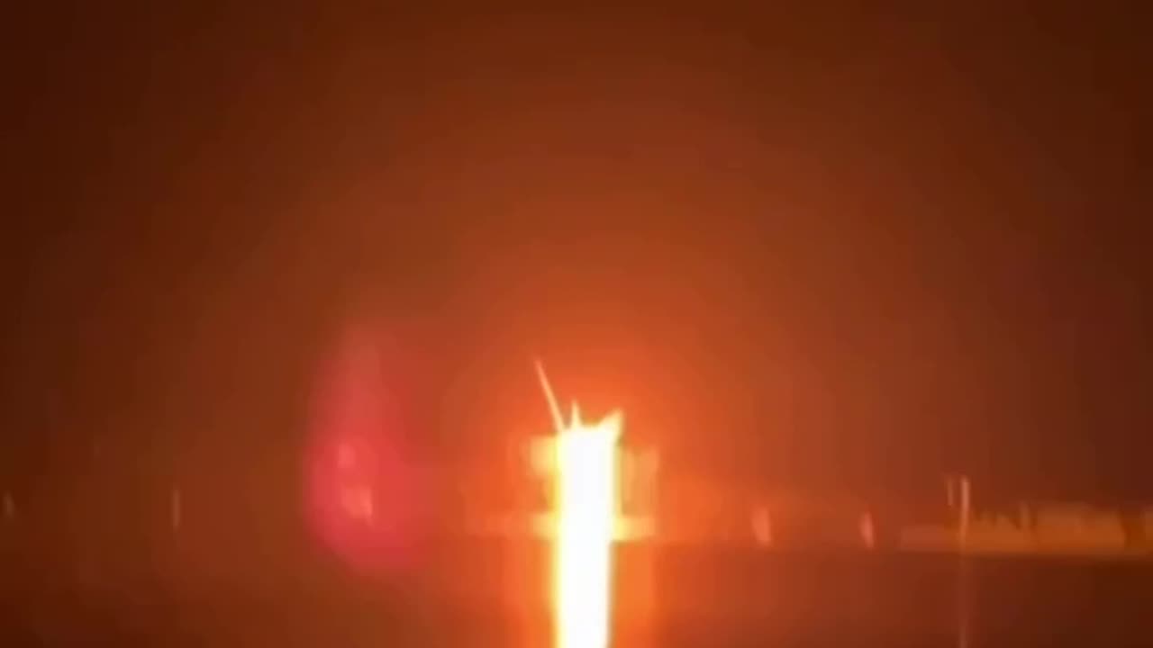 💥 Russian troops struck the Kryukovsky bridge in Kremenchug