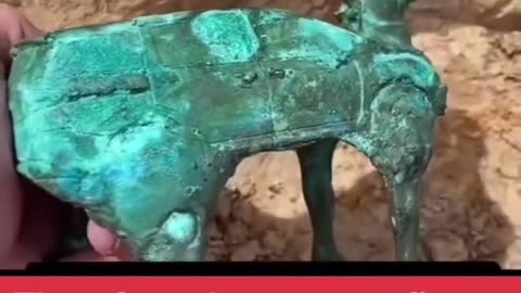 -they found a figure or statue in egypt thats over 2000 years old