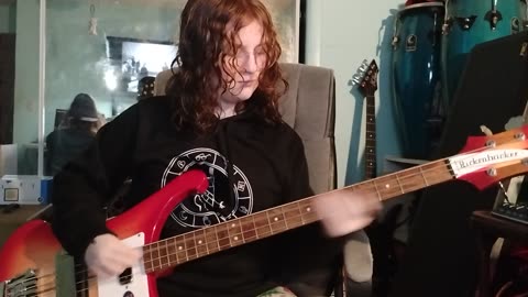Magic/Pilot bass play along by Cara