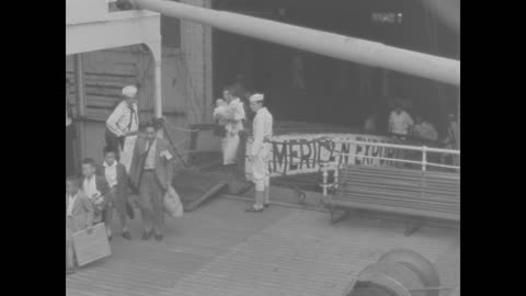 Japanese Internees ... - Japanese Internees Board Swedish Liner Gripsholm in Exchange - 428-npc-1072