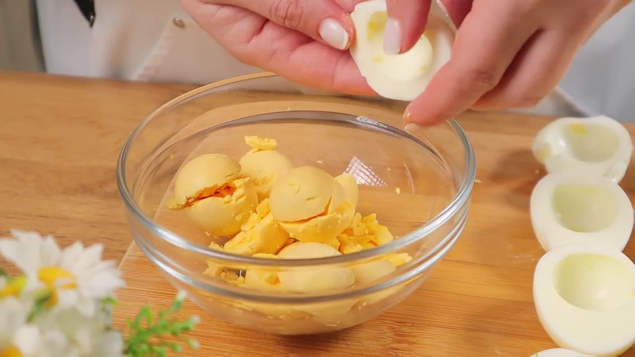 Dear friend watch how to cook Avocado that spaniens taught me. So delicious