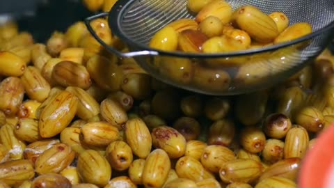 Making candied jujube