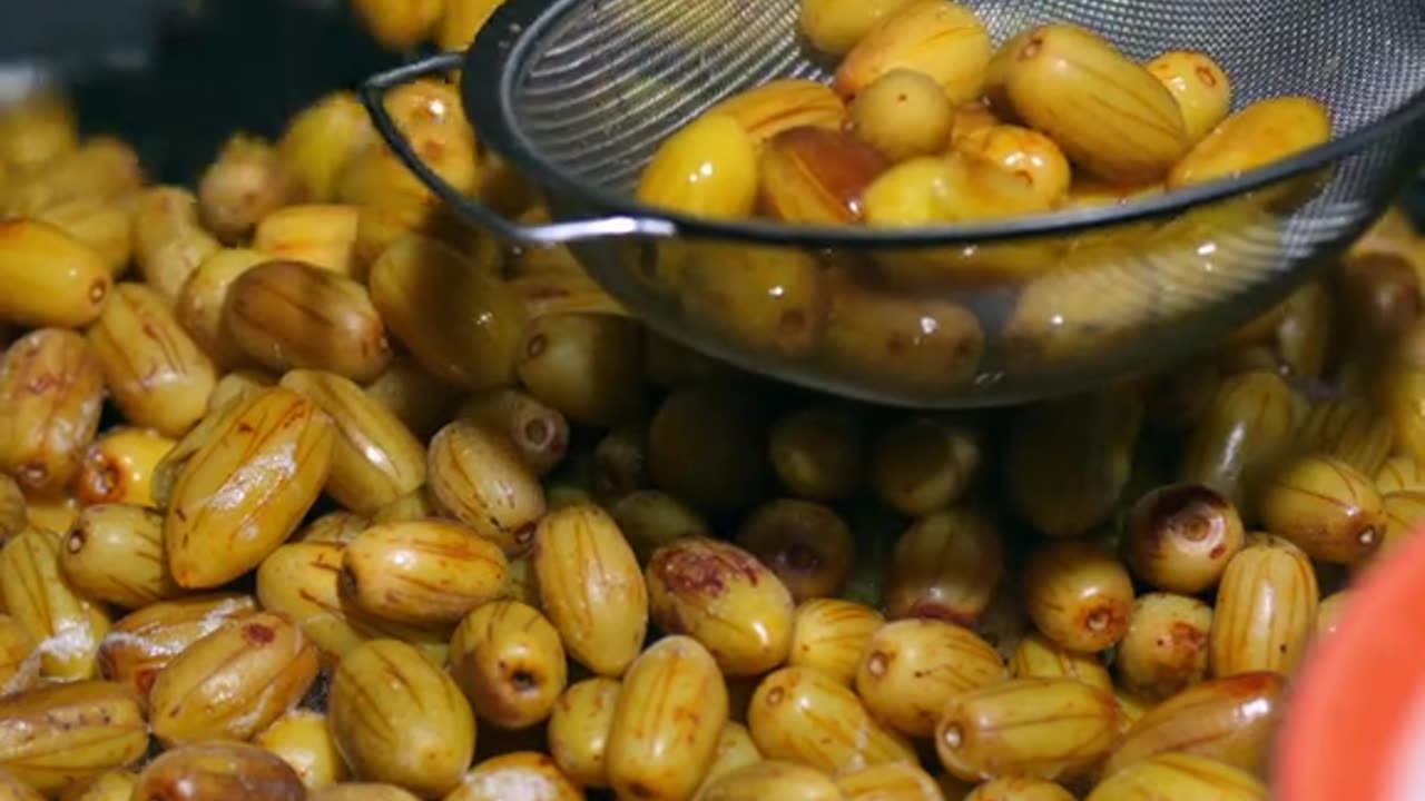 Making candied jujube