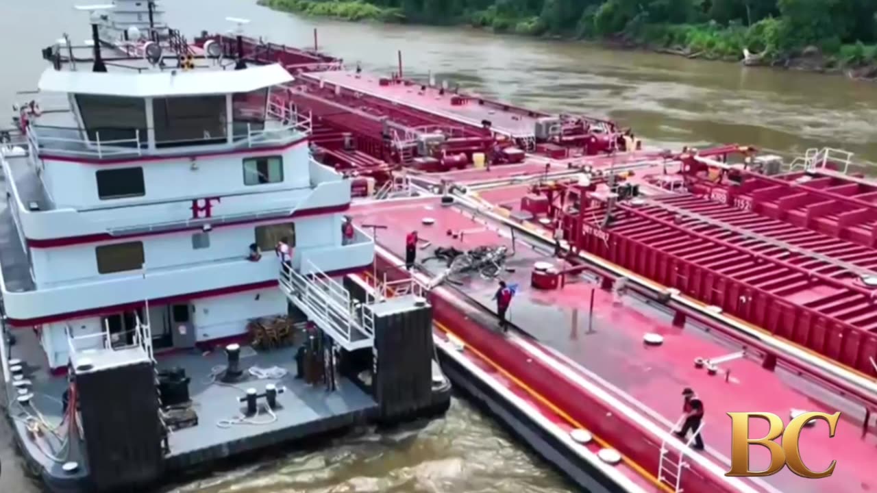 2 dead after helicopter crashes into Mississippi River barge