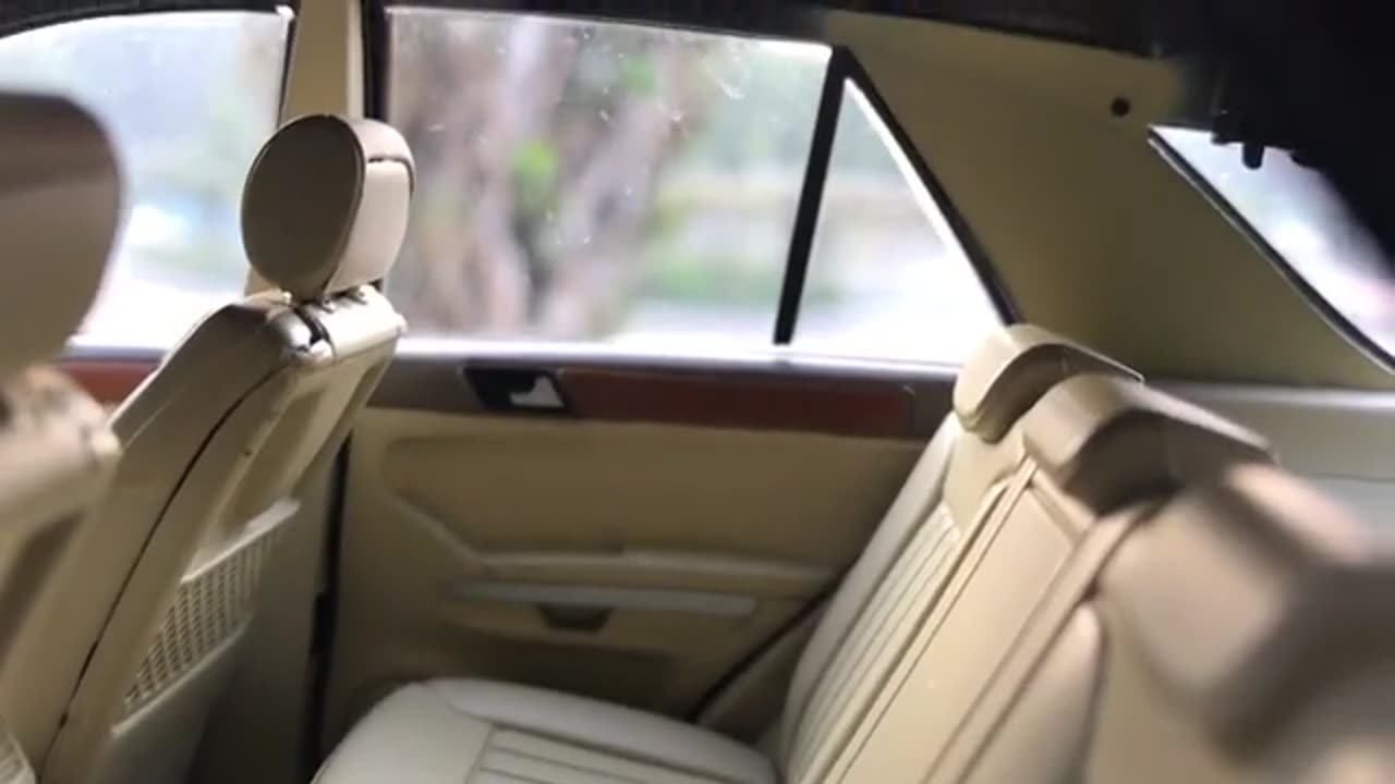 Diecast Unboxing-2005 Mercedes ML Class 118 Mercedes Collections Ft Lightning McQueen_part1