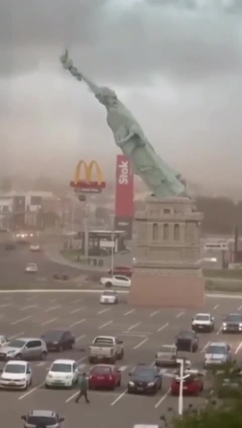 Massive Brazilian Statue of Liberty Falls Over