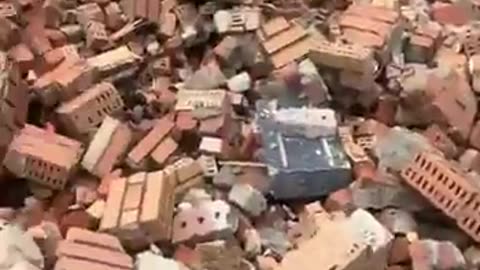 🎥🏢 Ukraine Russia War | Ukrainian Soldier Surveys Bombed Building in Konstantinovka | RCF