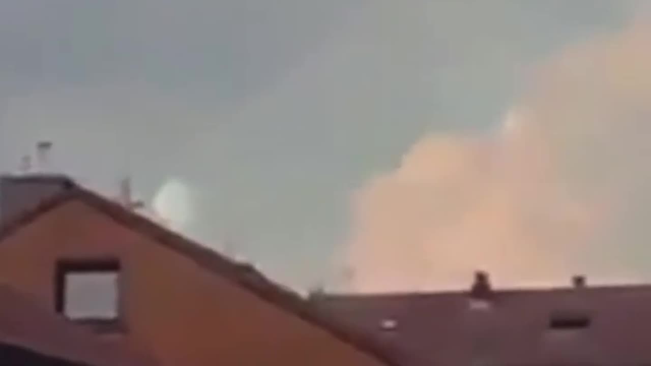 👀 Do You Believe in Aliens? 👽🛸 What’s Hiding in Our Skies…