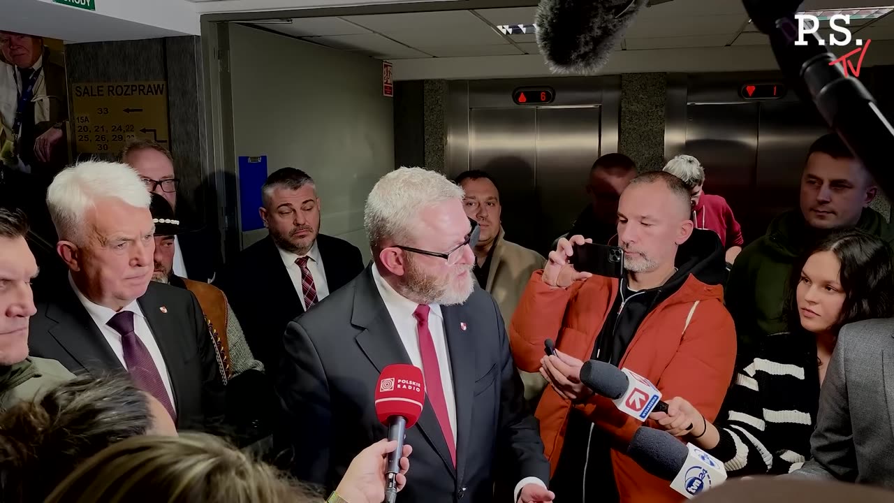 Grzegorz. Braun na konferencji prasowej po 1 dniu procesu.