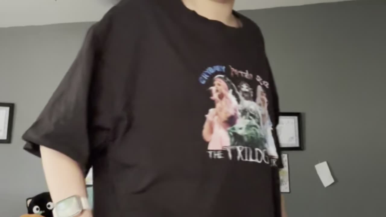 my new #melaniemartinez shirt #unboxing
