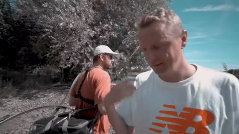 BITTE NICHT NACHMACHEN ! Dieser Angler ist verrückt - was hat er vor