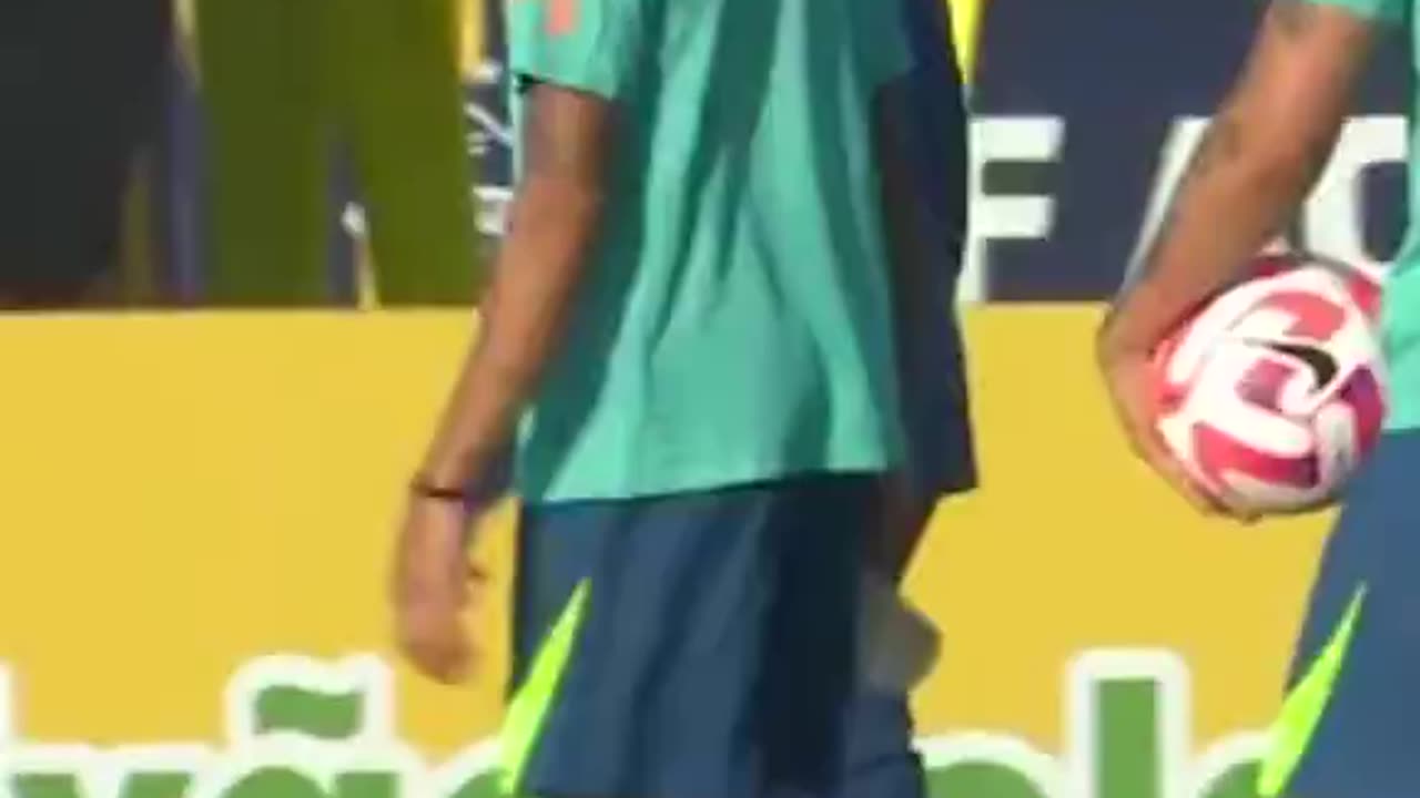 Barca fans joke as Raphinha reunites with Ancelotti in Brazil setup