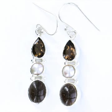 Shop the full earring collection now and align your style with your soul⁣⁣