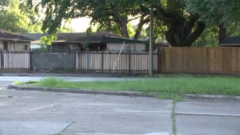 Suspect hid in man's truck bed, rode home with him before carjacking, HPD says