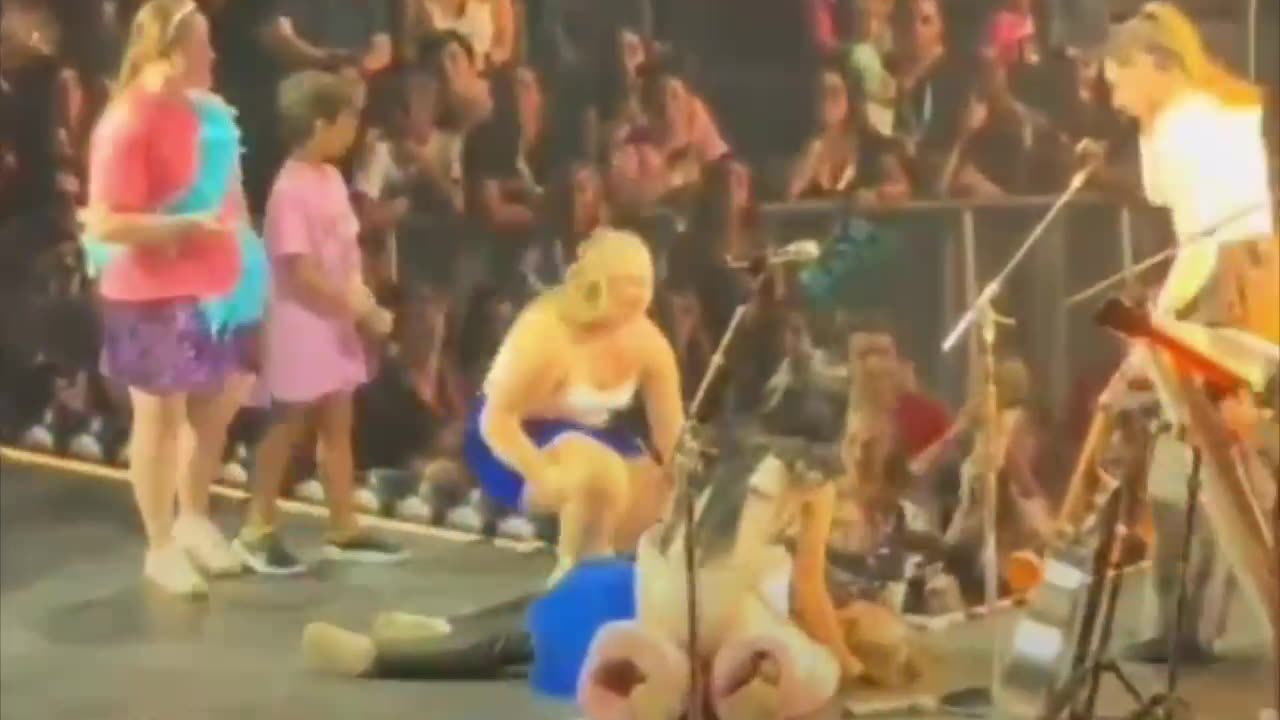 Una fan de Katy Perry se desmaya en pleno concierto