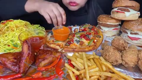ASMR_CHEESY_CHICKEN_PIZZA,KFC,CHICKEN_LEG_PIECE,CHILLI_SAMOSA,BURGER,FRIES_FAST_FOOD_EATING_
