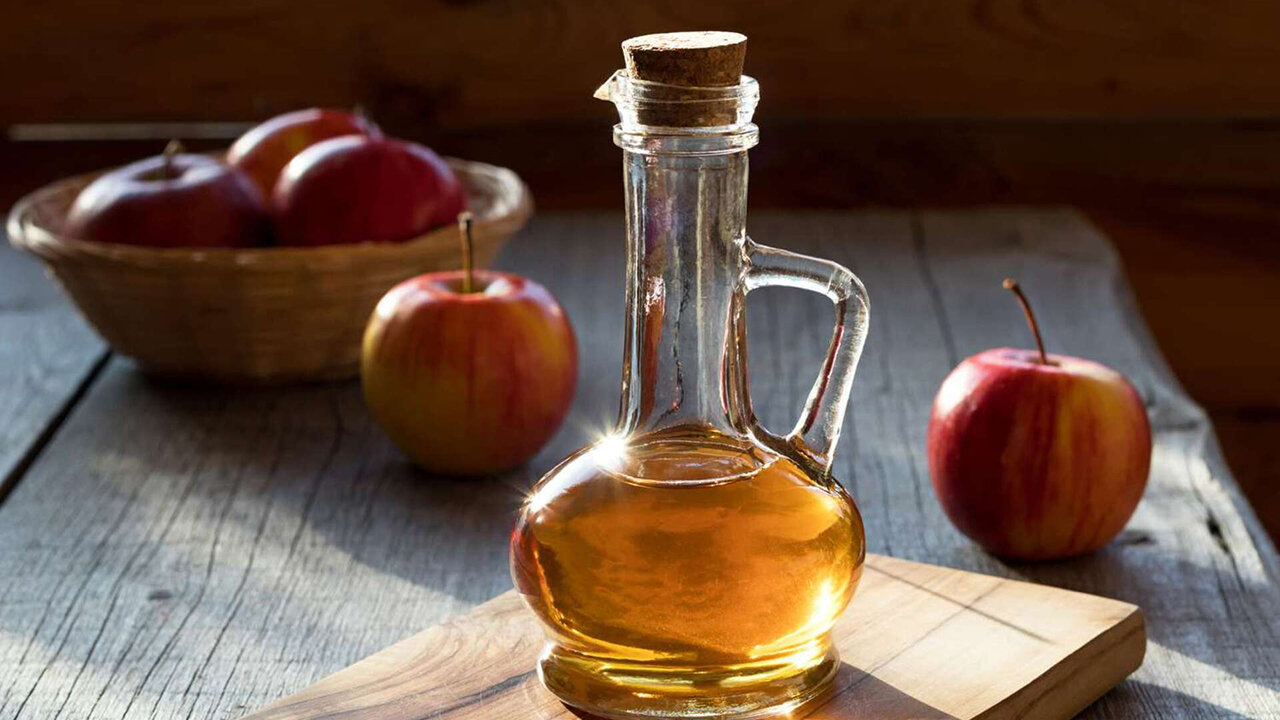 Homemade Apple Cider Vinegar (With or Without a Juicer)