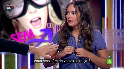 This Spanish presenter creates the by trying to imitate Miley Cyrus live on air