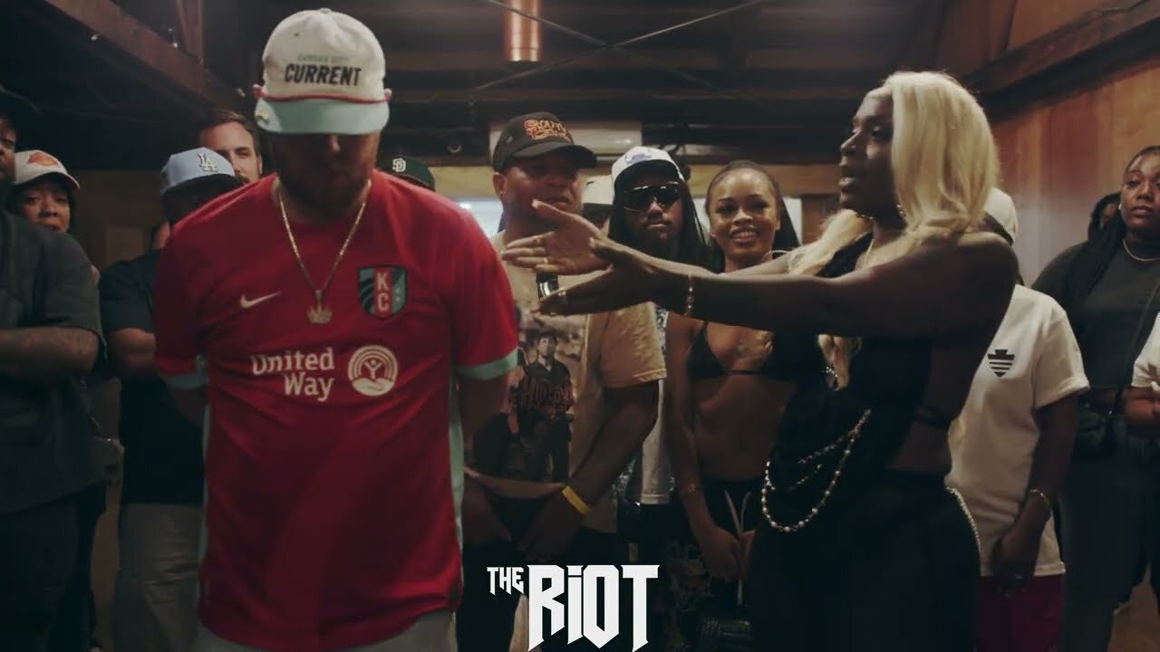 COFFEE BROWN vs A.WARD hosted by GINA VIEWS & JAZ THE RAPPER