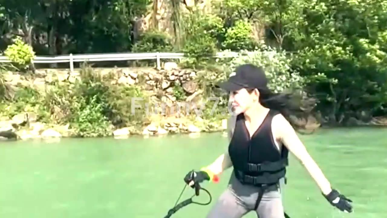 I rode an electric surfboard and OMG!