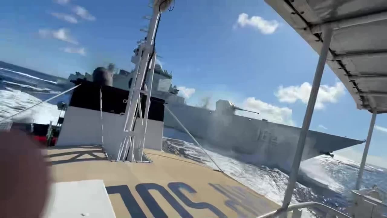 Chinese navy ships collide while harassing Philippin’s vessel