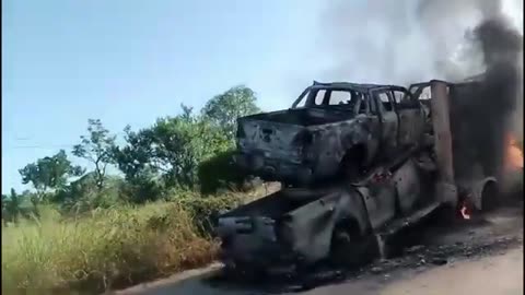 QUEM É O RESPONSÁVEL DO NOVO ATAQUE_ SERÁ QUE A RENAMO VOLTOU AS MATAS_ QUEM SERÁ(360P)