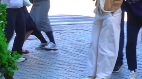 It's about to rain!!